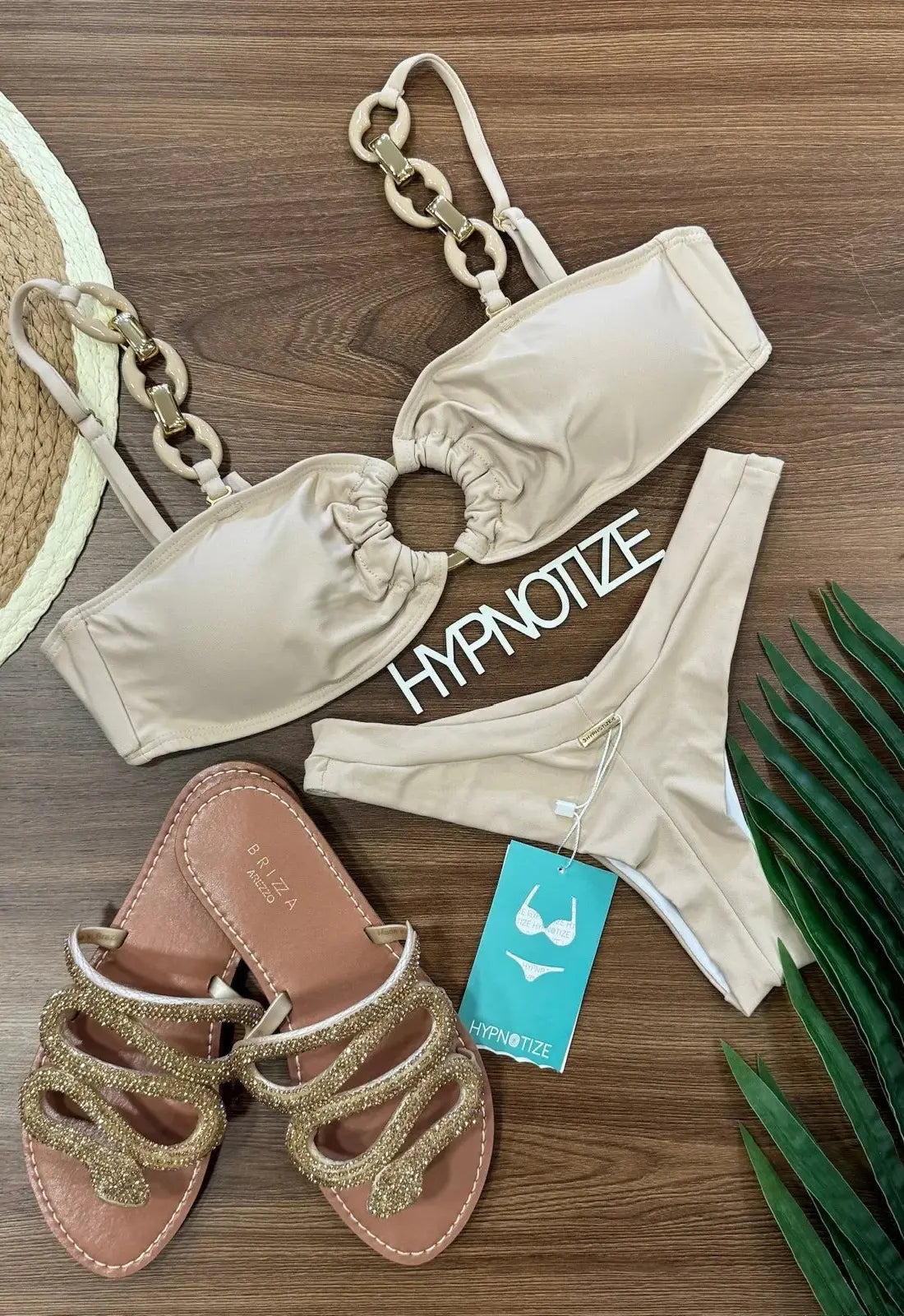 Bikini top bandeau Alexya Puncake braguita tanga brasileño ideal para realzar las curvas femeninas. Bikini brasileño.