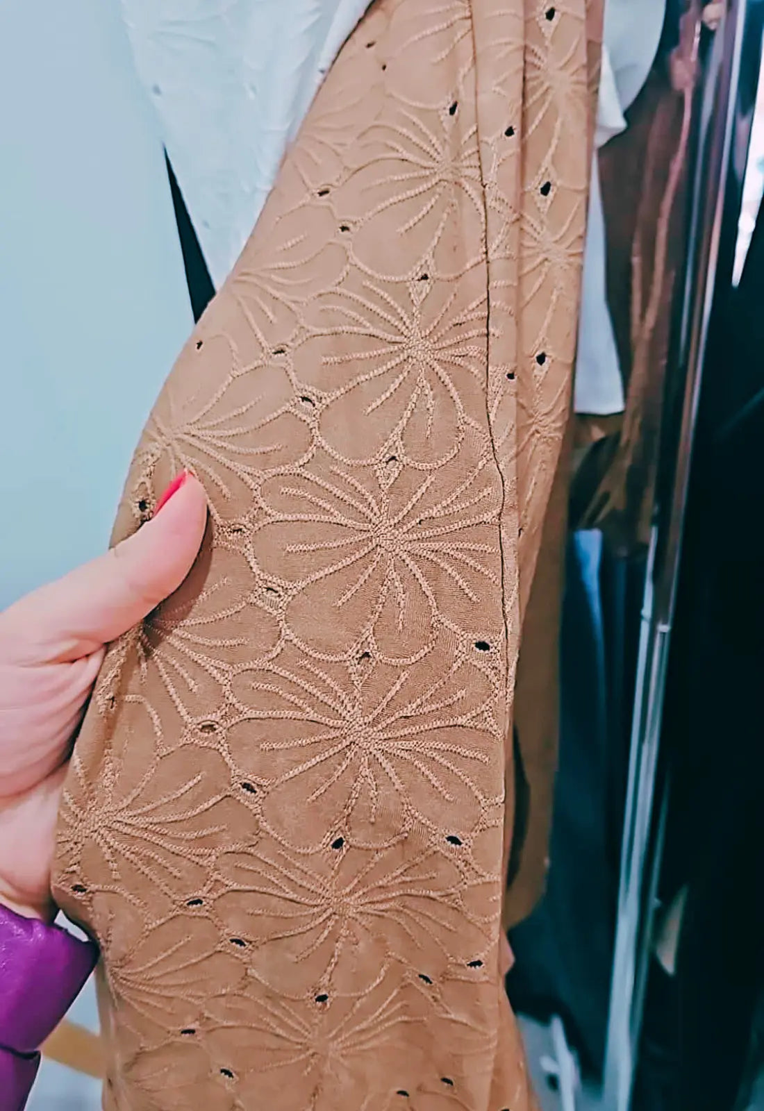 Tejido Vestido largo Mocha Mouse con tiras cruzadas en la espalda. Ropa de Brasil en De Brasil a Tu Cuerpo.