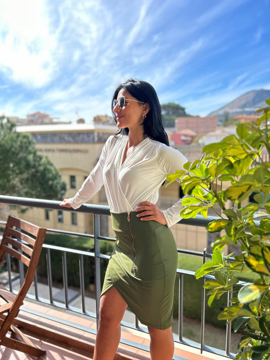 Falda tipo cuero con cremallera verde