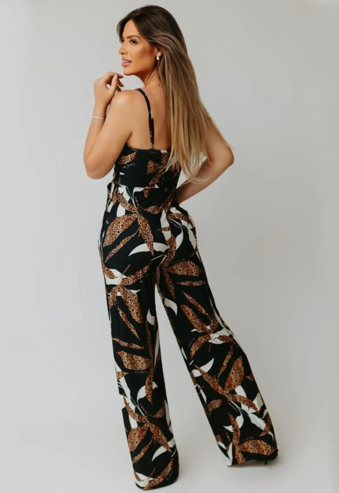 Mono estampado con tirantes ajustables para mujer.  Ropa brasileña para mujer.