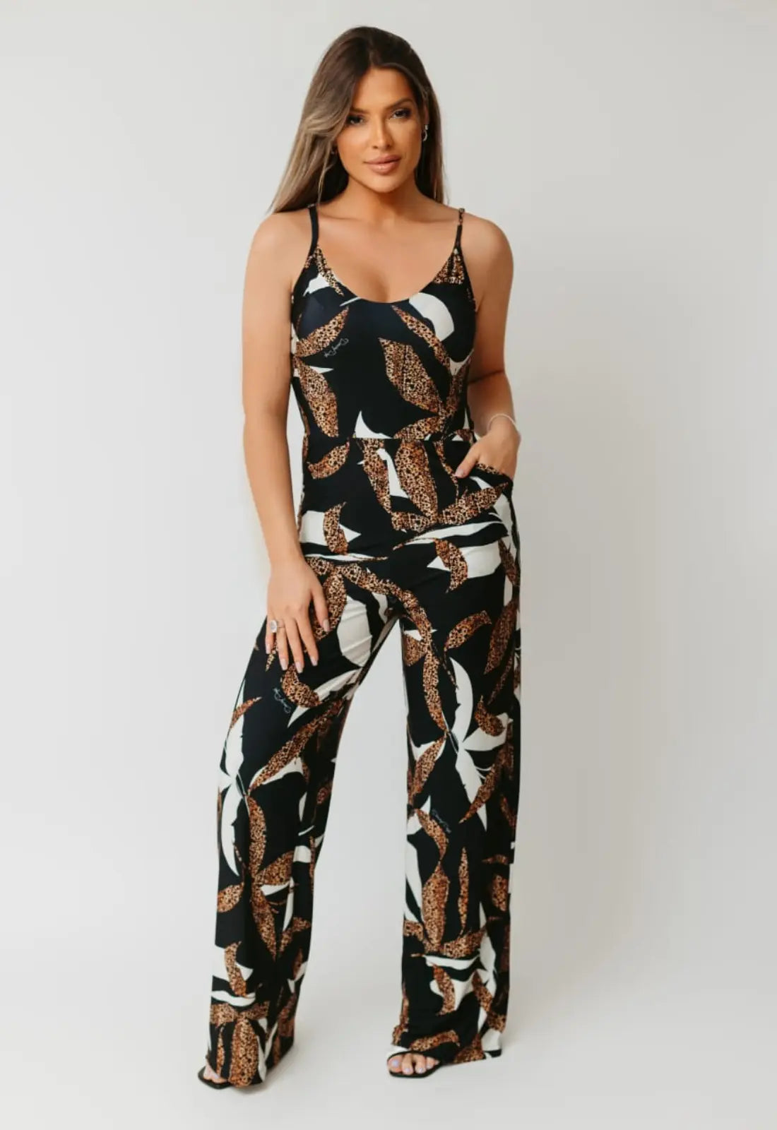 Mono estampado con tirantes ajustables para mujer.  Ropa brasileña en De Brasil a Tu Cuerpo.