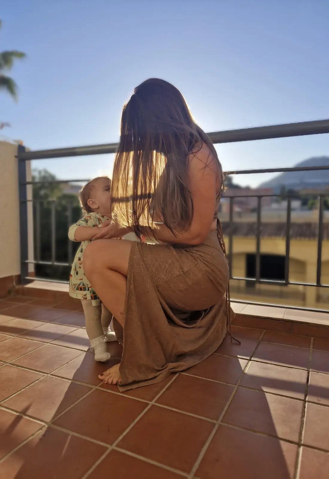 Vestido largo Mocha Mouse con espalda descubierta tejido malle laise o broderie. Ropa de Brasil en De Brasil a Tu Cuerpo.