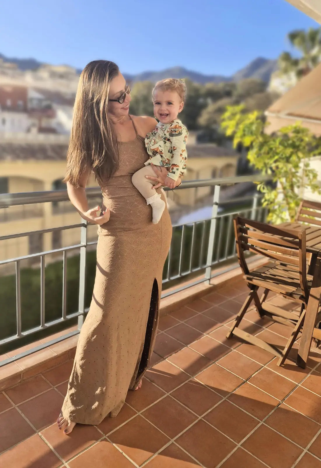 Vestido largo Mocha Mouse con espalda descubierta. Ropa de Brasil en De Brasil a Tu Cuerpo.