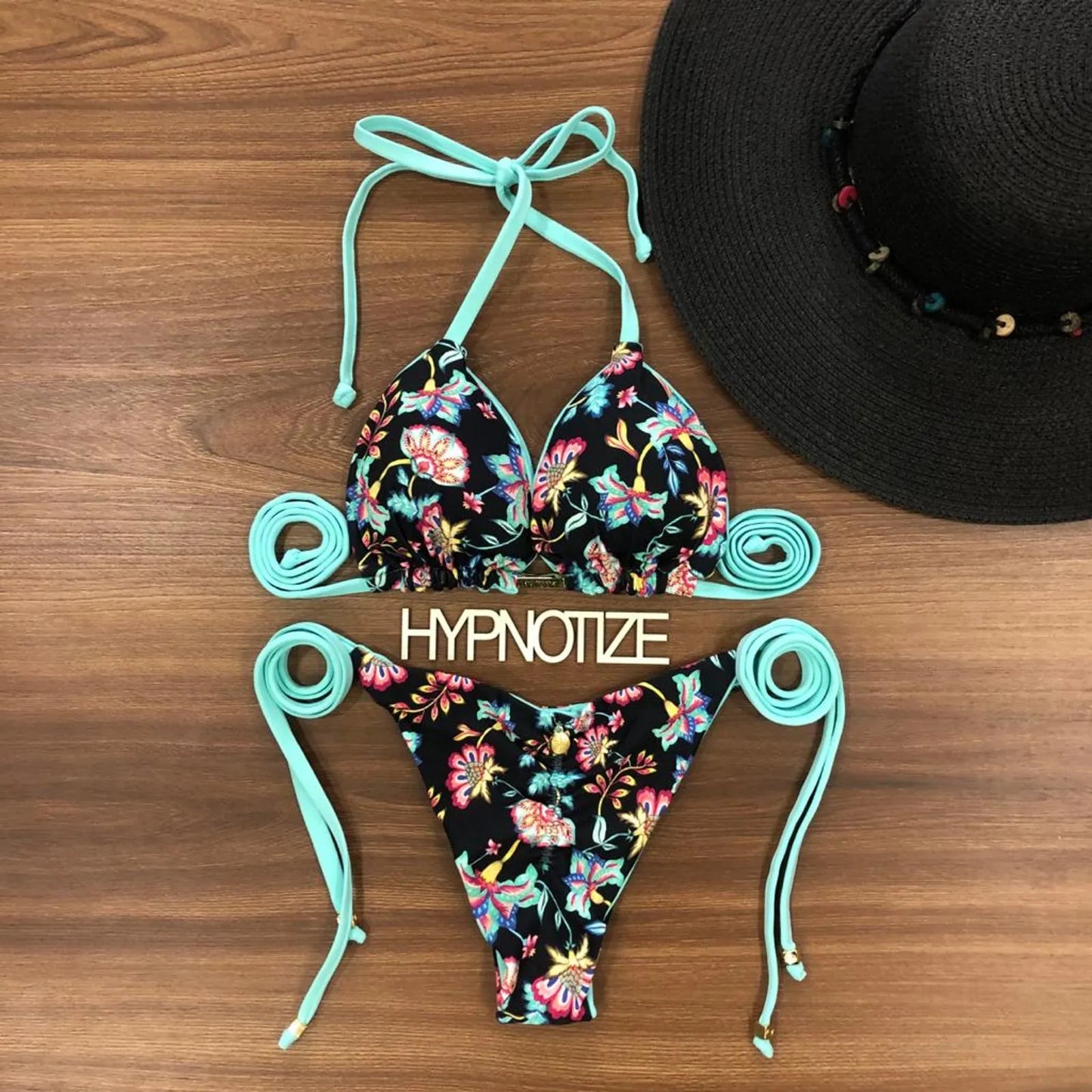 Bikini Aline Flores Fondo Negro
