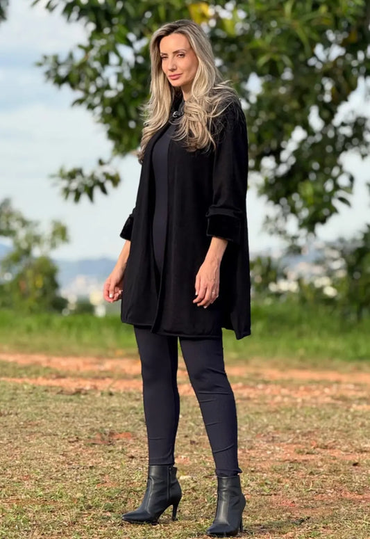 Poncho Negro Detalles Piel