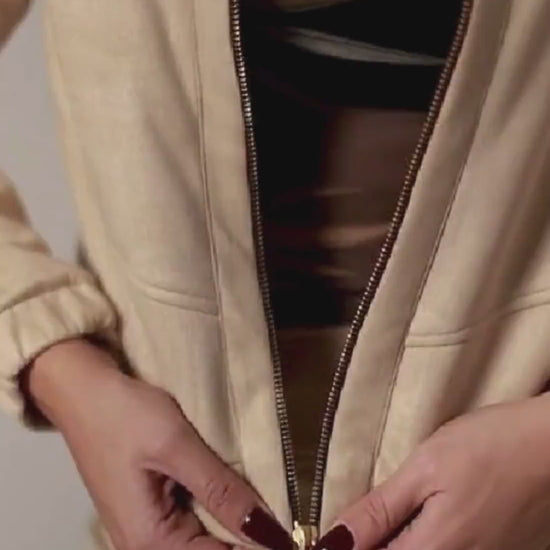 Chaqueta de ante de primera calidad en color off-white para mujer. De Brasil a Tu Cuerpo.