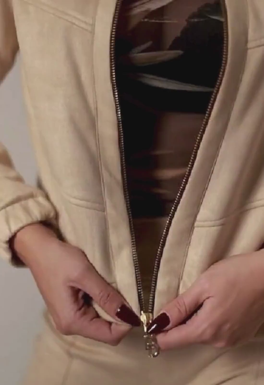 Chaqueta de ante de primera calidad en color off-white para mujer. De Brasil a Tu Cuerpo.