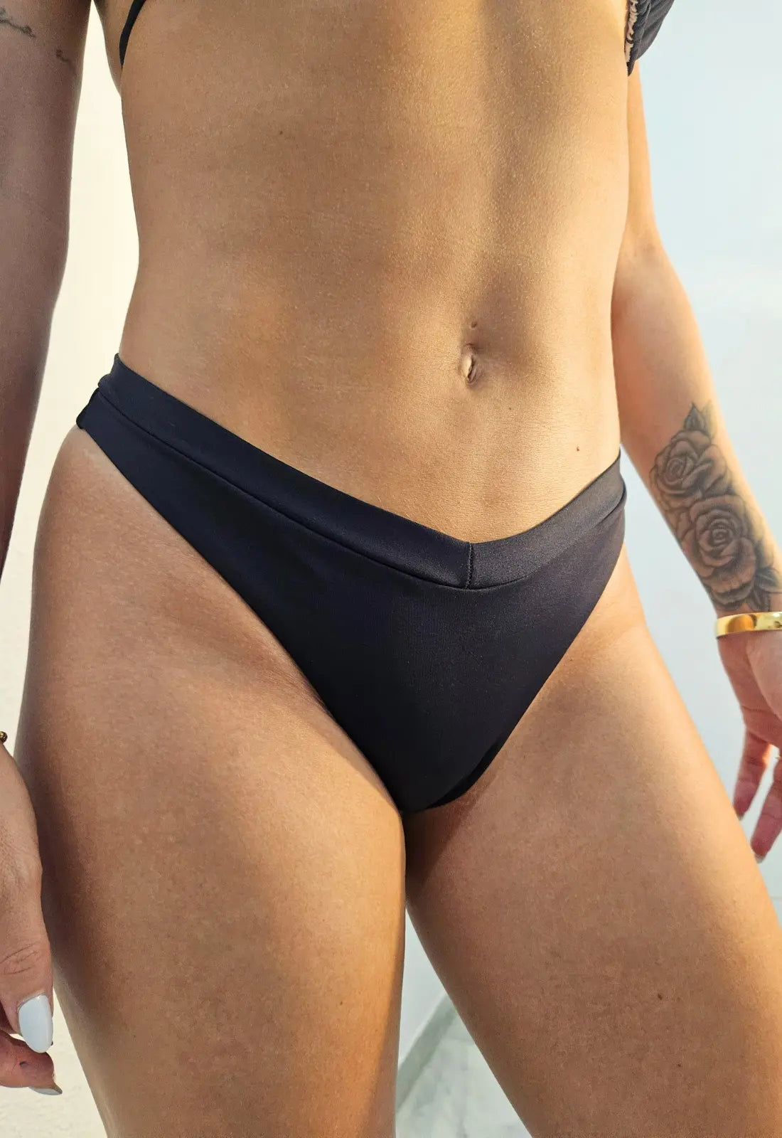 Tanga de color negro brasileño. Se vende suelto. De Brasil a tu Cuerpo